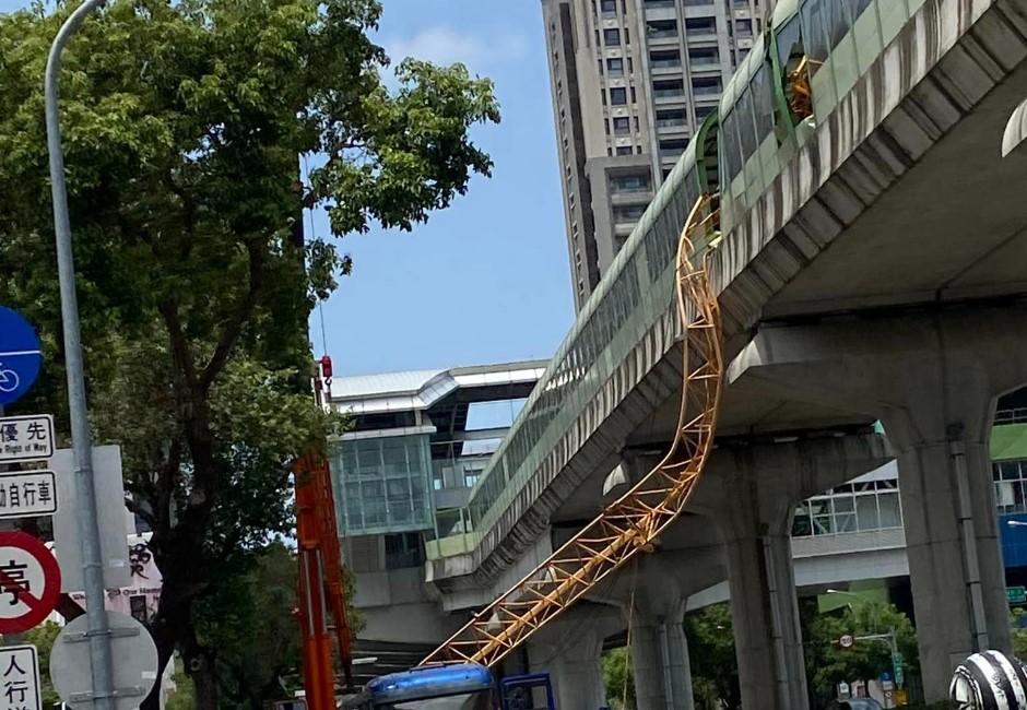 不斷更新／台中捷運遭吊臂砸1死10傷！綠線連夜搶修已通車