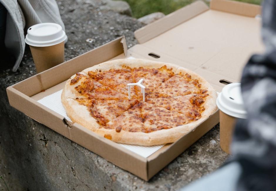 不是芭比的桌子？網分享「披薩三腳架」新功能：超級實用